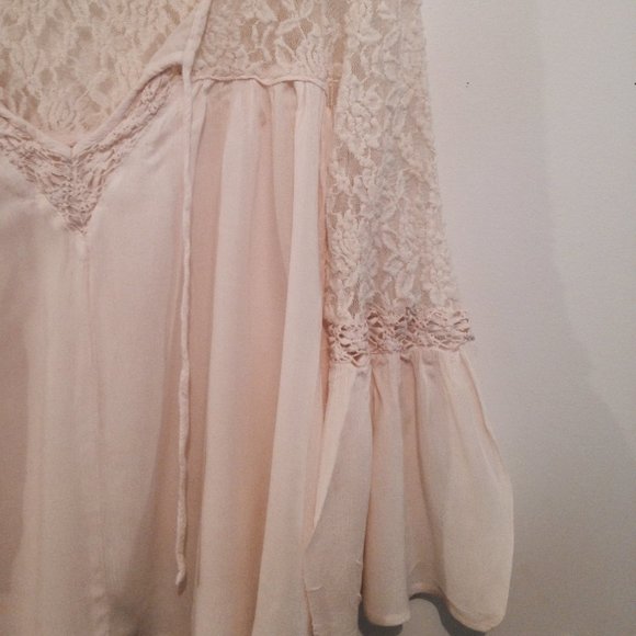 Vintage style Lace Bell Sleeve Blouse - Picture 2 of 2